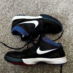 Kobe iv mens size 10. 2008 great condition rare color.